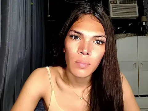 GORGEOUS_CARMEE