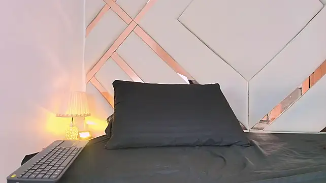 Noa_butterfly_ live cam on StripChat