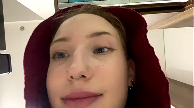 LaureneBoutet live cam on StripChat