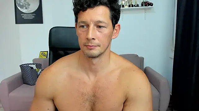 BrutusK08 live cam on StripChat