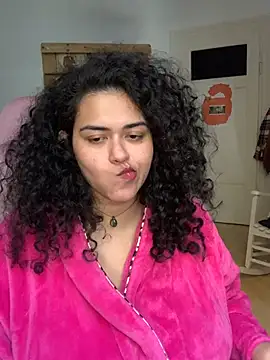 Curvydesifromgermany live cam on StripChat