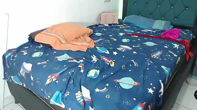 zulyythh live cam on StripChat