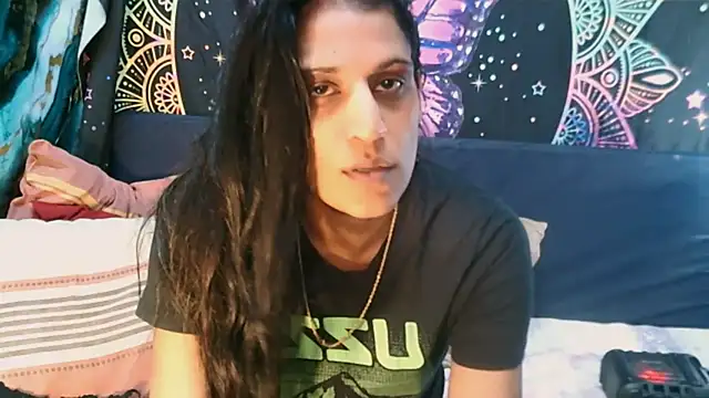 indiansexcsmile4u live cam on StripChat