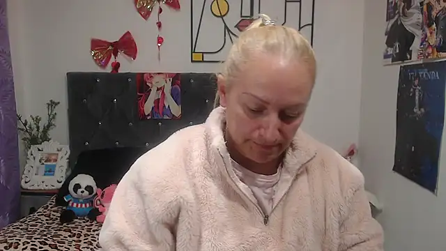 emperabigbootybigass live cam on StripChat