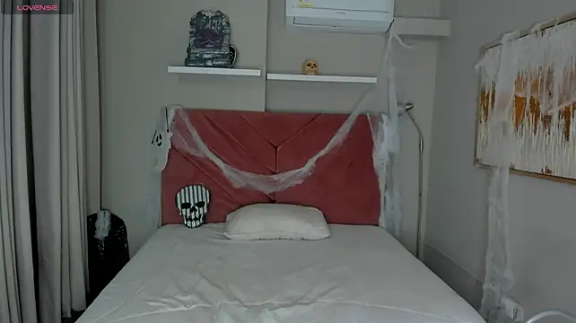Yintaish live cam on StripChat