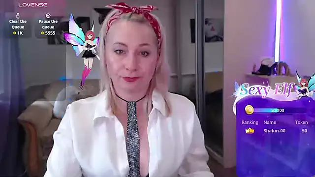 MistressMilfa live cam on StripChat