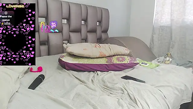 Kittywhiteass webcam