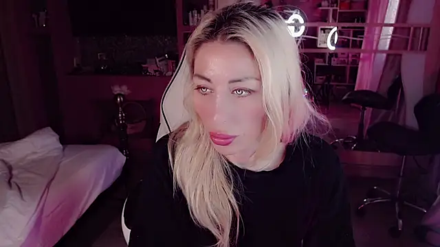 AnnieGOld_ live cam on StripChat