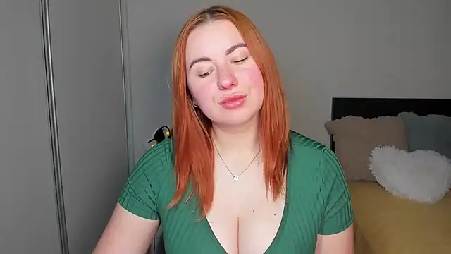 LAYLAxSTAR live cam on StripChat