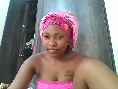 Juicyy_afriq live cam on StripChat