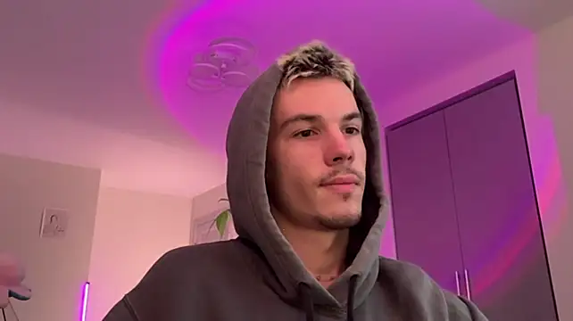Jeremy1Scott live cam on StripChat