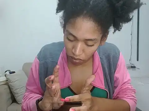 angelamariebandary live cam on StripChat