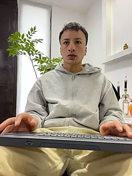 SirDamian live cam on StripChat