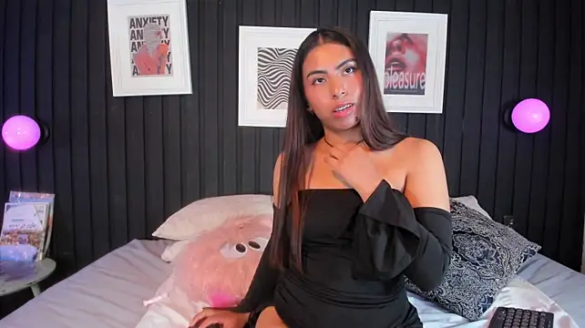Lilith_rossi_ live cam on StripChat