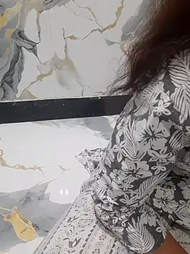 Vini_Rani live cam on StripChat