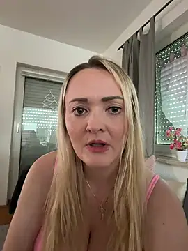 Alex-Blond live cam on StripChat