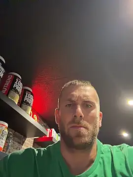 Johnytrain live sex cam