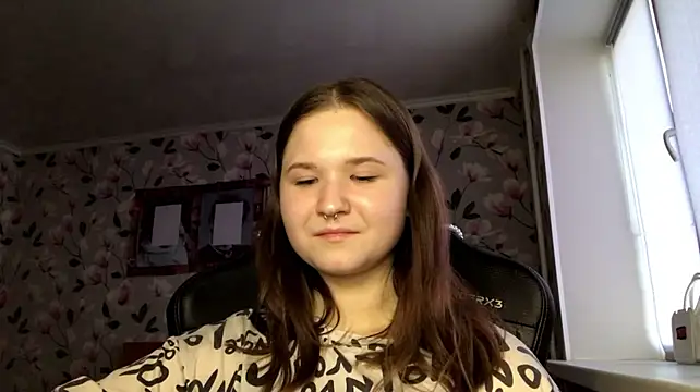 ElodiaHitzeman live cam on StripChat