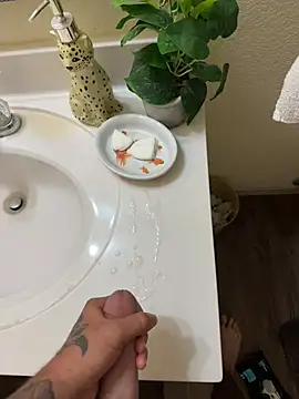 tattooesboyyy (M young) - big cum shot