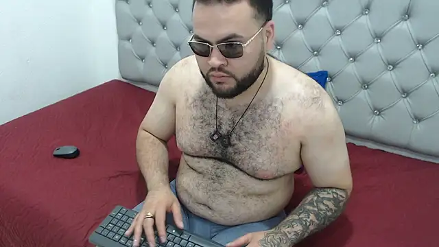enzo_wild (M young) - Play with my feet for 2 minutes⚡