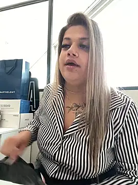 kahreal Live Webcam on Stripchat