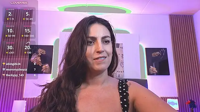 alaia77 live cam on StripChat