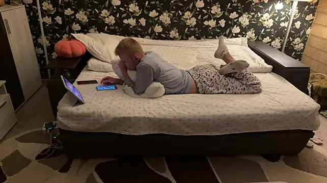 Vuitton live cam on StripChat