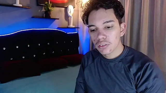 haku_nayro live cam on StripChat