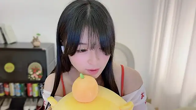 Onechestnut live cam on StripChat