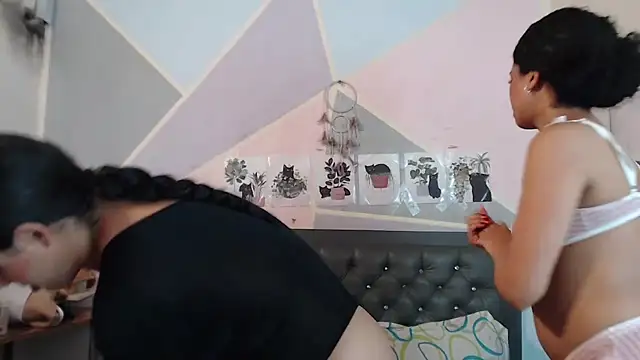 Adut_Akech live cam on StripChat