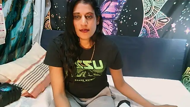 indiansexcsmile4u live cam on StripChat