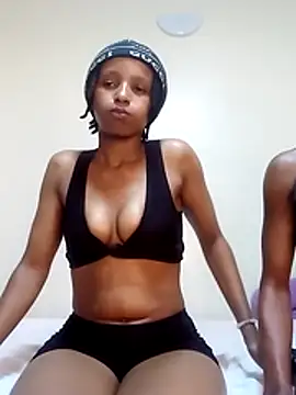 curvyleyla_ (F young) - streaptease
