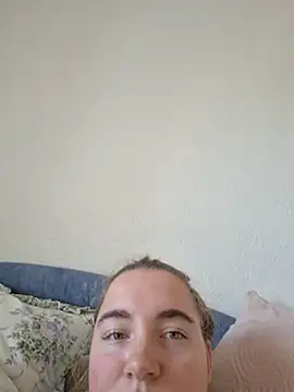 xHotLola webcam