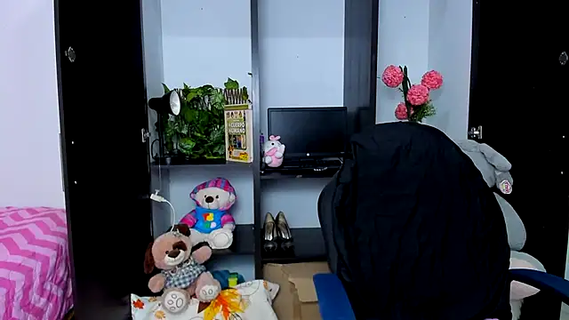 zara_cute live cam on StripChat
