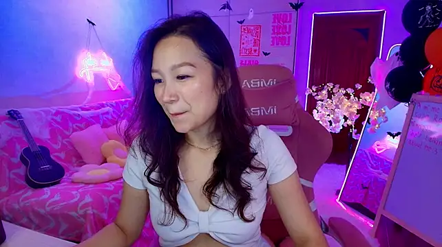 adeline live sex cam