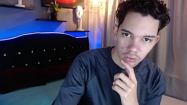 haku_nayro live cam on StripChat