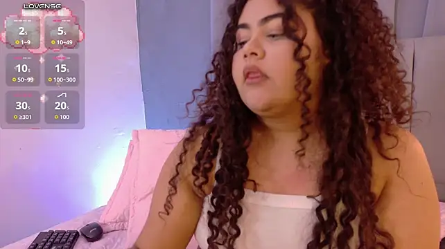LOU_22_ live cam on StripChat