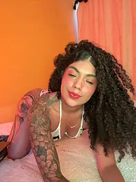 Morenayaa live cam on StripChat