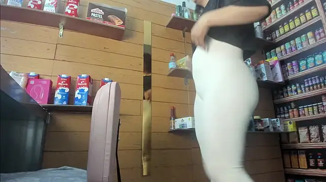 AntonellaRoox live cam on StripChat