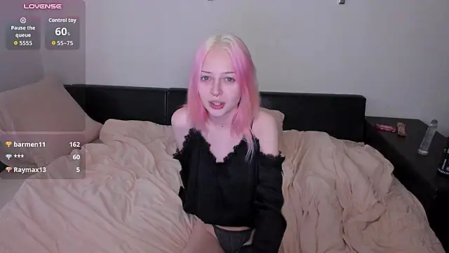 PetiteLia_ live cam on StripChat