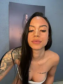 Morenaviip live cam