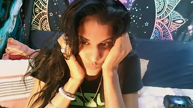 indiansexcsmile4u live cam on StripChat