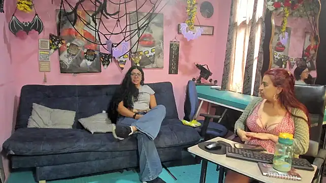 lesbiancuple live cam on StripChat