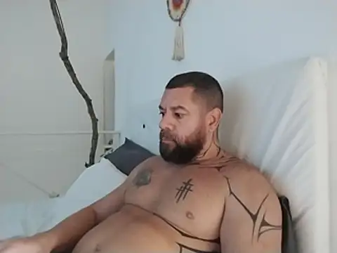 L4tinoSensu4l45 live cam on StripChat