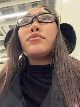 trytomakememoam live cam on StripChat