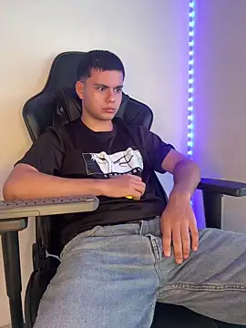 Liam_Mateo live cam on StripChat