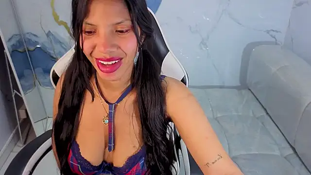 emily_smith_t live cam on StripChat