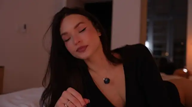 Live webcam show with ibiddi - Interactive Lovense toys available