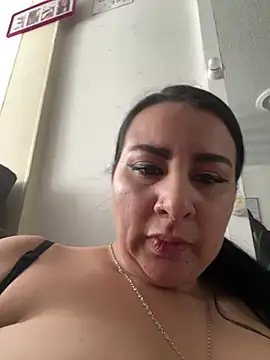 Abril_Luv live cam on StripChat