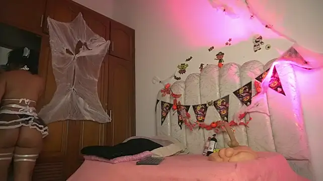 pocahotass_11 live cam on StripChat
